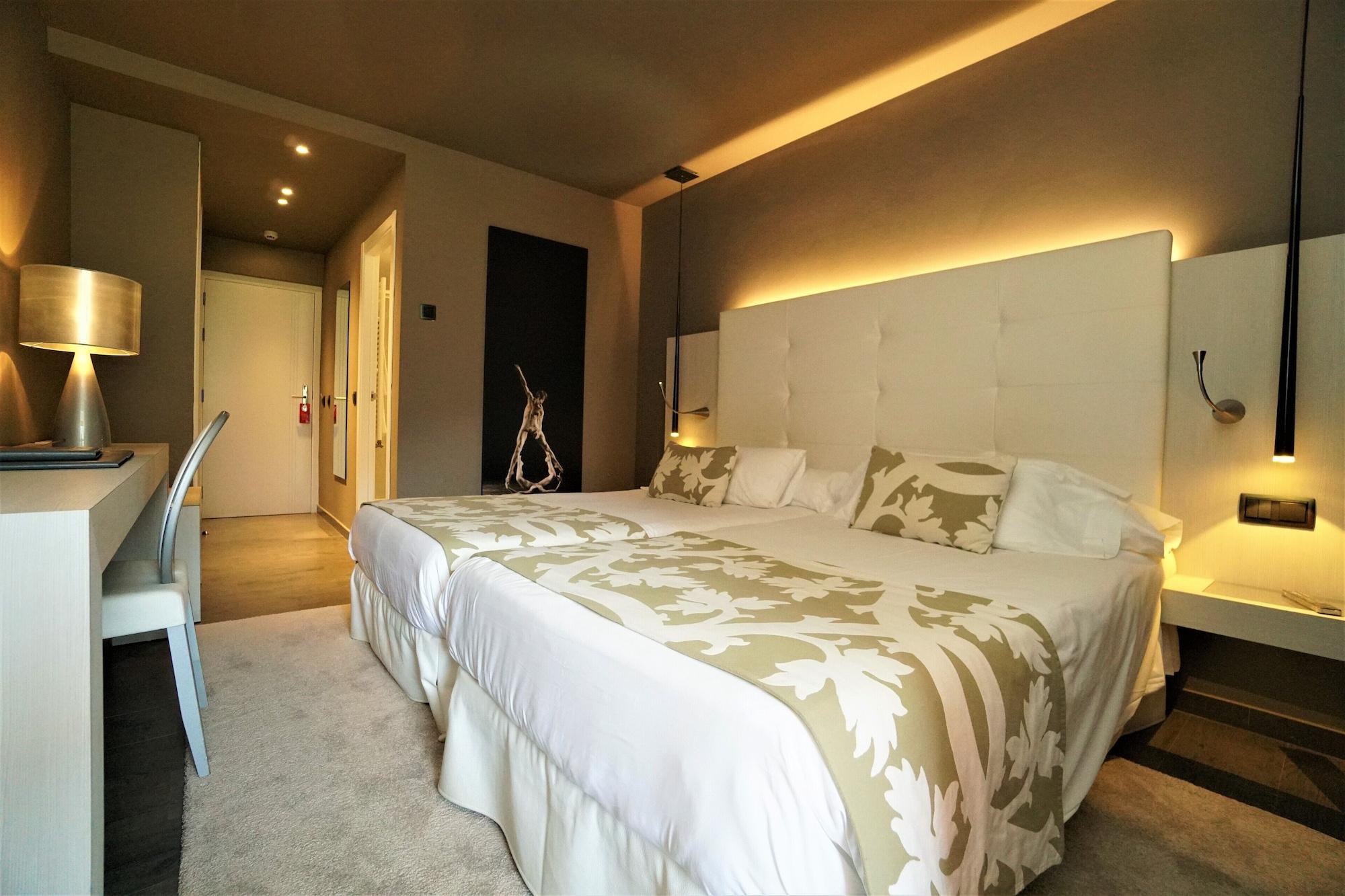 Xalet Bringue Hotel Ел Серат Екстериор снимка